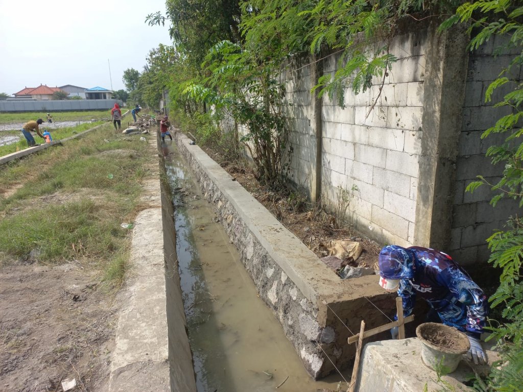 Wujudkan Lingkungan Lebih Nyaman dan Sehat, Desa Jatibarang Benahi Drainase